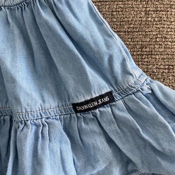 ❌SOLD❌ 4/20 Size 2T Calvin Klein Denim Jeans ruffle light jean summer dress - Picture 4 of 6
